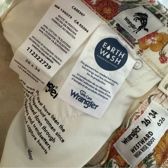 Free People x Wrangler Westward 626 High Rise Boot Floral Jeans size 26 - Picture 10 of 10